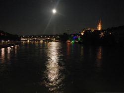 Vollmond ueber Basel